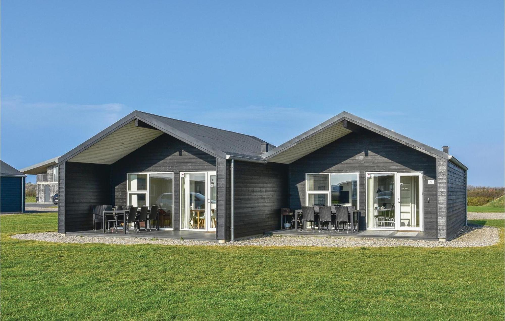 Amazing Home In Ringkobing With Kitchen Sondervig Exterior photo